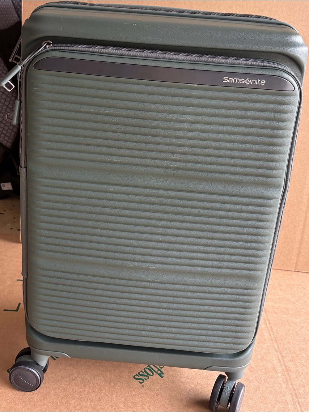 Samsonite Paralux carry on spinner-New No Tags- olive Green